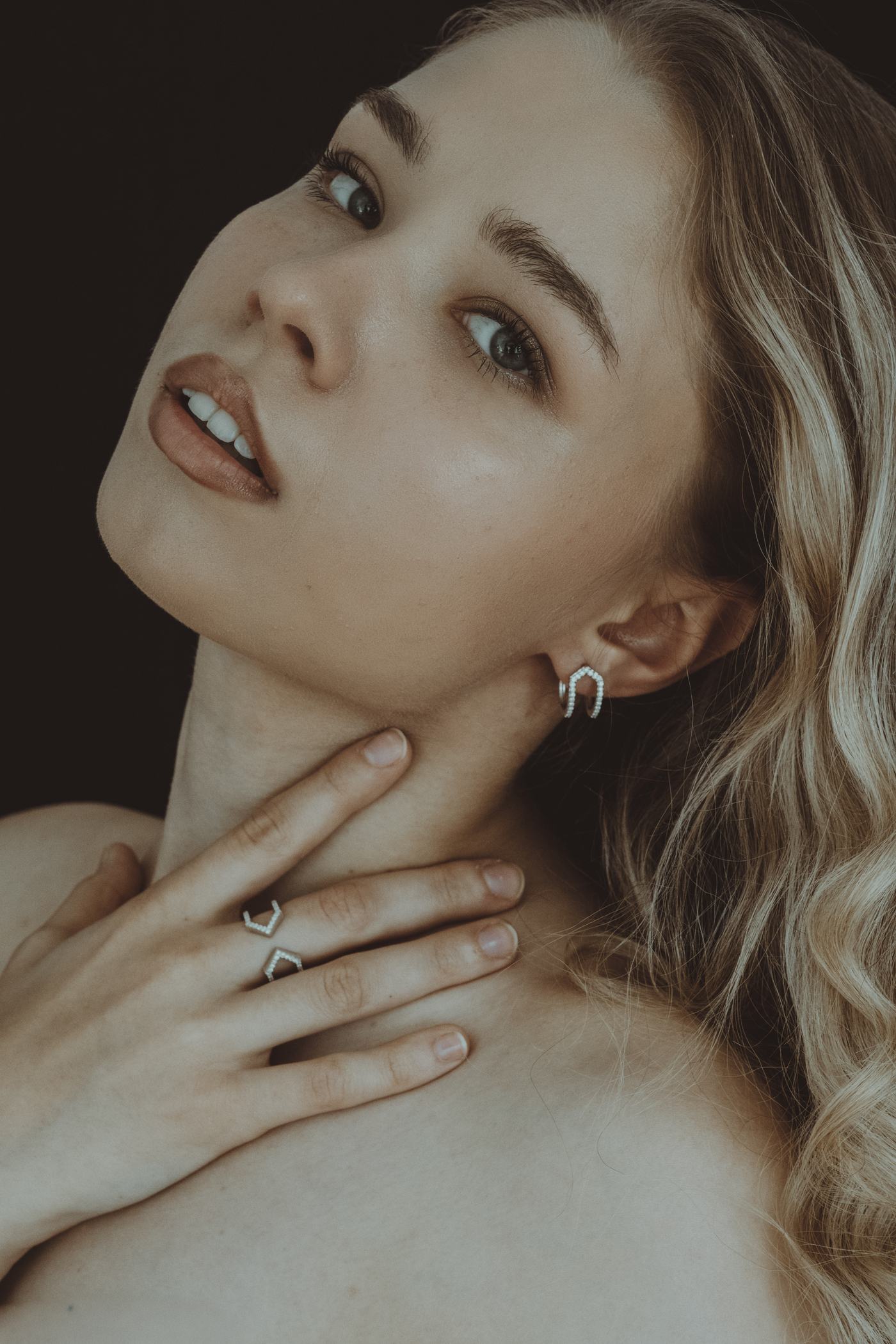 Paulina Tomczuk wearing DABOR Zürich